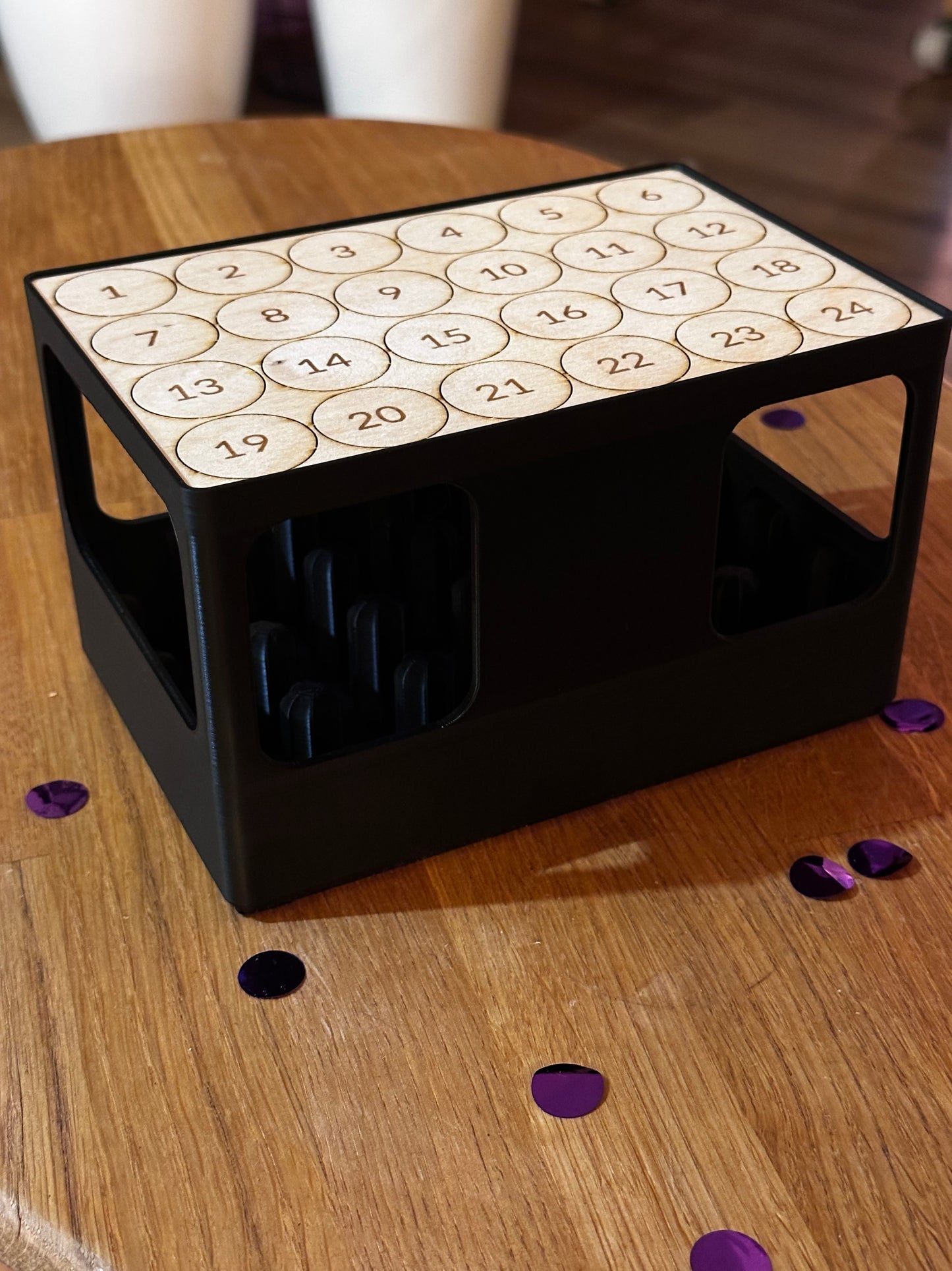 Geschenkbox für 24 Schnapsflaschen – stapelbar & personalisierbar